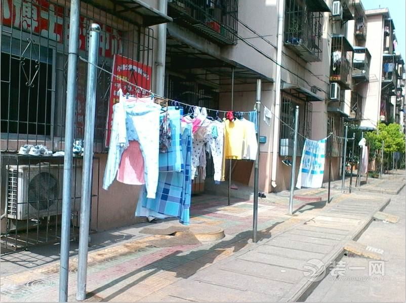 阳台晒不到阳光 南宁某小区低楼层居民诉求设晾晒区